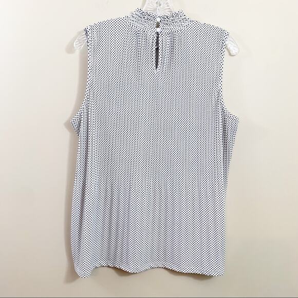 Adrianna Papell Accordion Pleats Sleeveless Smock Neck White/Black Polka Dot Top - Picture 8 of 9